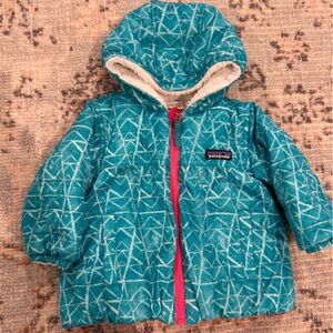 Patagonia kids reversible jacket.  Excellent condition.  Size 12-18 M.